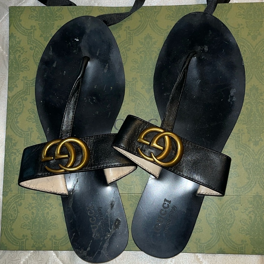 Black Gucci sandals..Worn with Love ..They are a size 40 ..No box or bag
